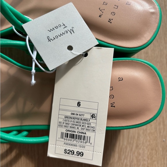 Green Kitten Heel (Size 6) - Picture 3 of 3